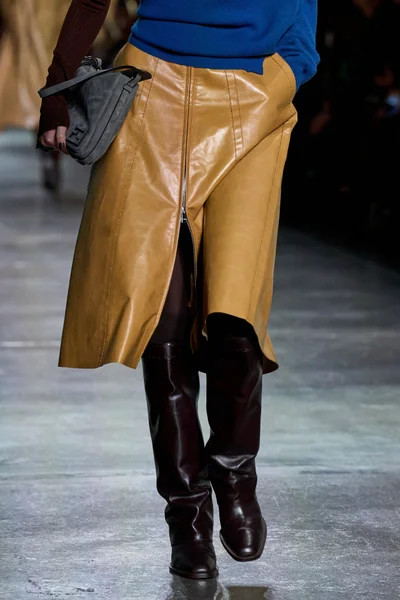 Look 50
